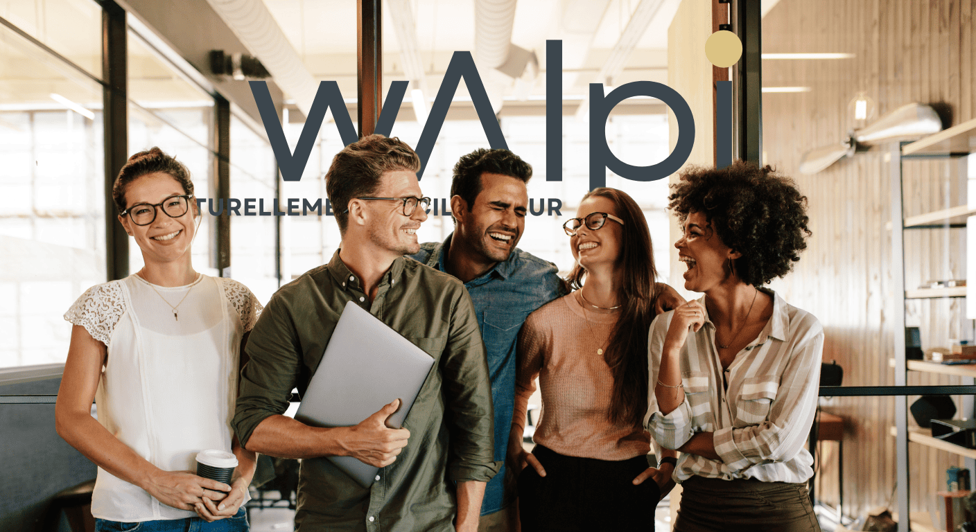 Un facilitateur Walpi au téléphone avec un client